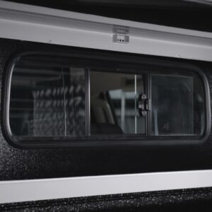 Bushtech Schiebefenster-Front