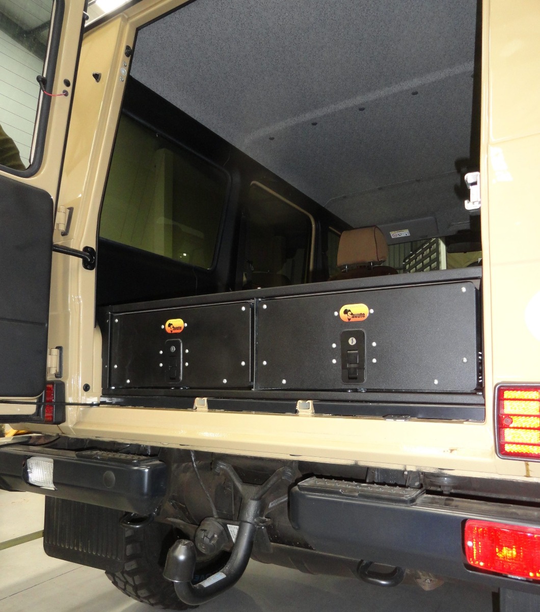 Grosses Land Ladekast Mercedes G-Klasse-1