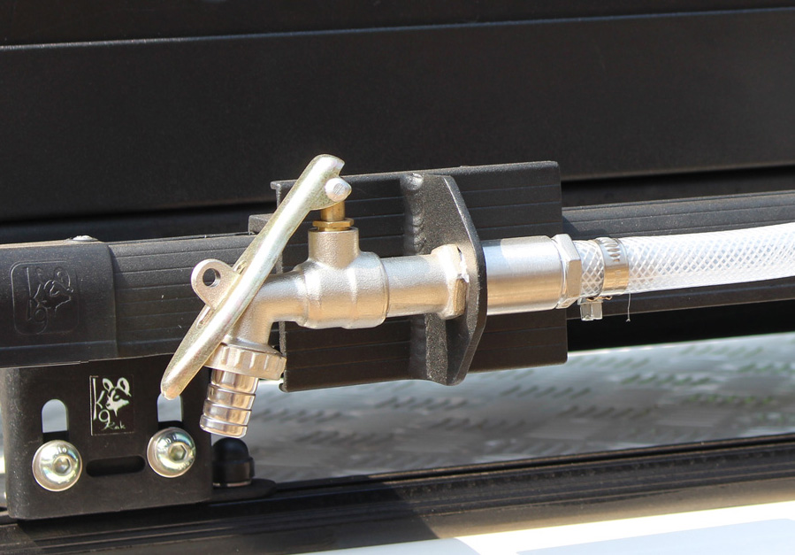 Eezi-Awn K9 Wasserkanister + Halterung + Wasserhahn – Bild 2