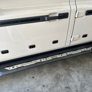 Bushtech Verdeck Jeep Gladiator-Glattes Aluminium - isoliert - mit LED-Licht