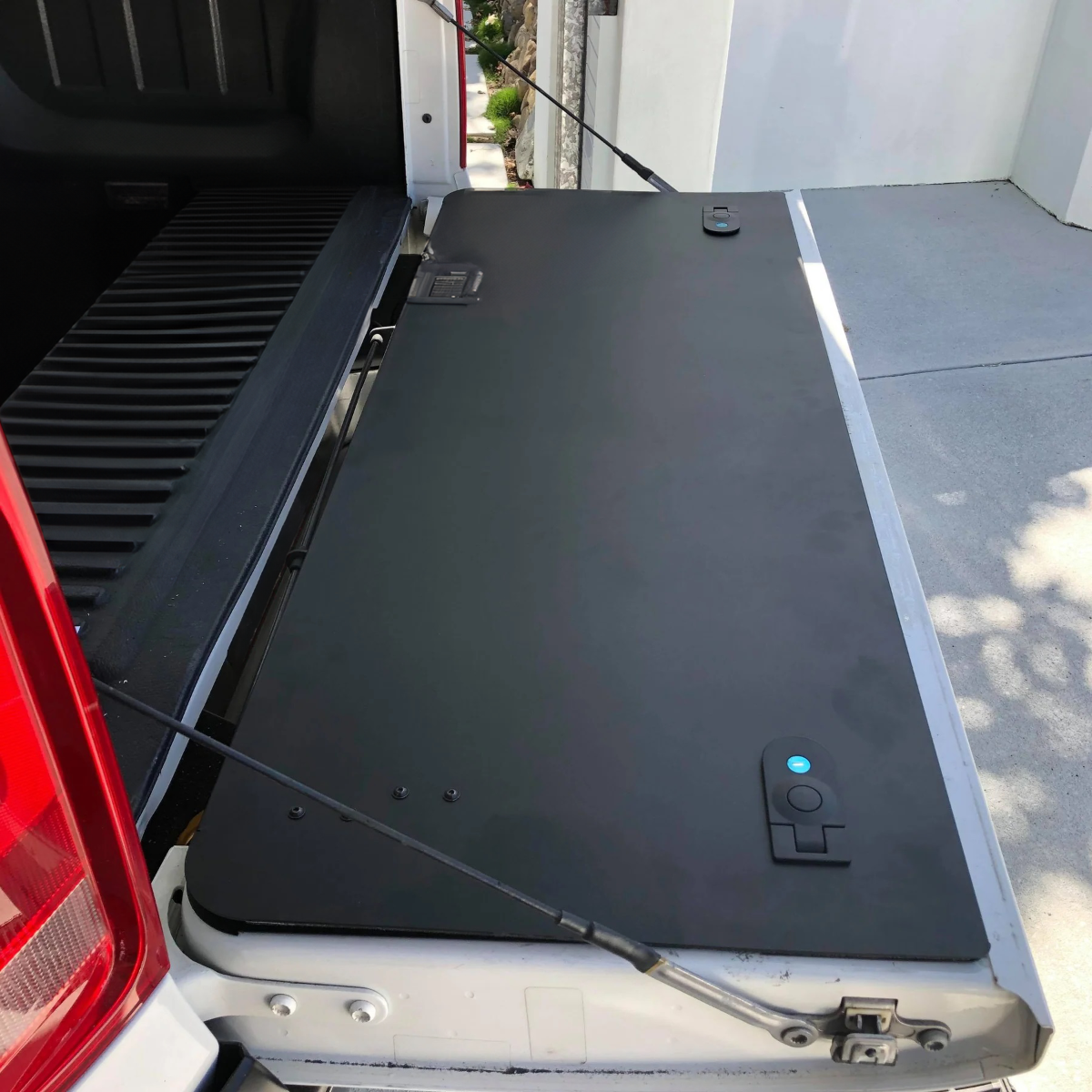 Huracan Fabrication Volkswagen Amarok (2010-2022) Heckklappenablage Mod-Deckelschutz