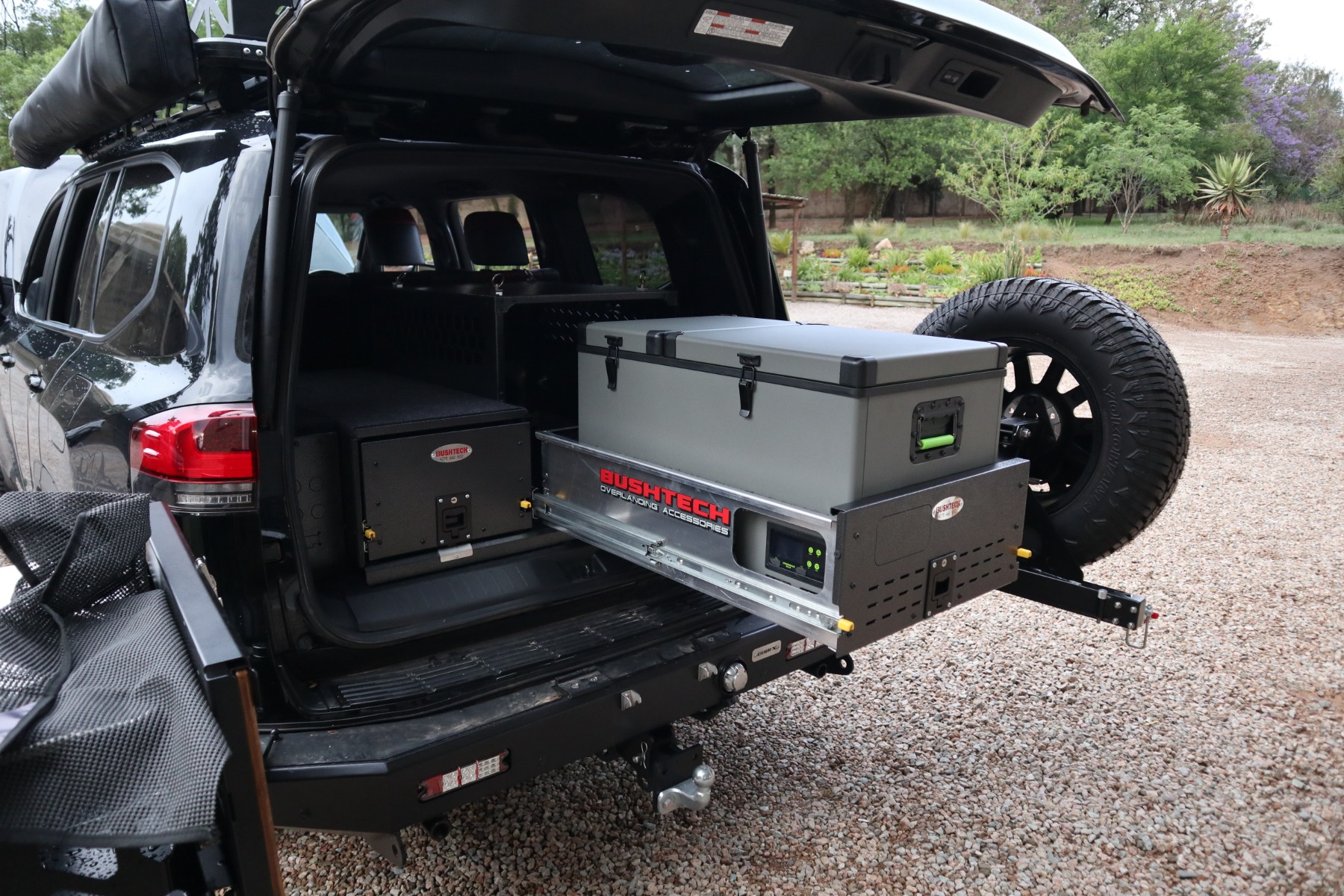 Bushtech Schubladensystem - Toyota Land Cruiser 300-Rechts-Energiekette