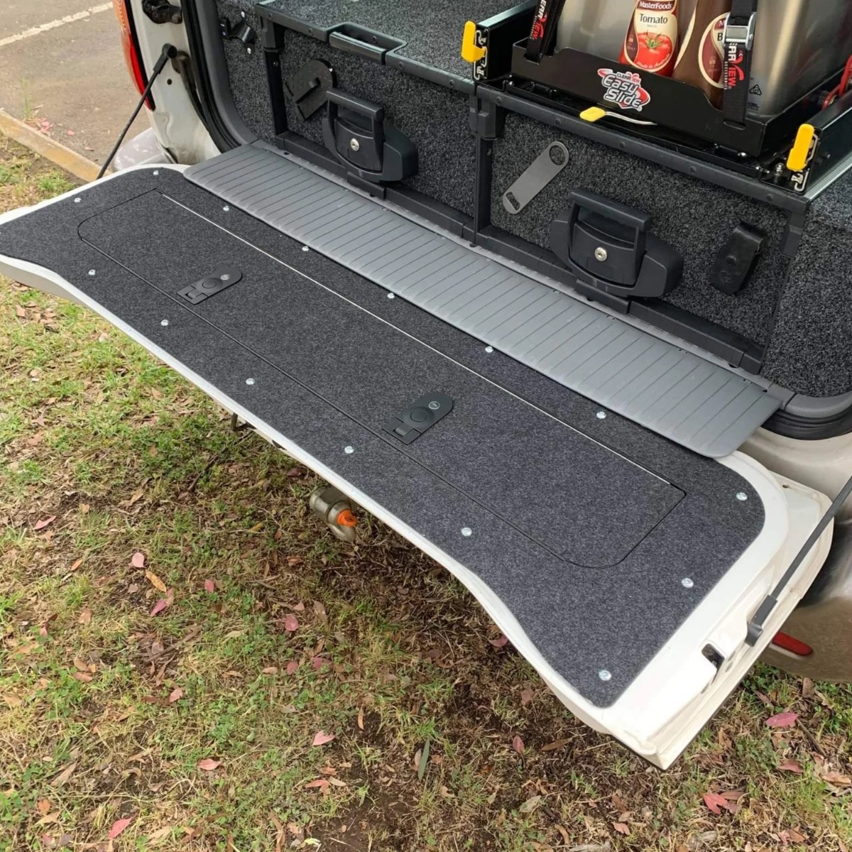 Huracan Fabrication Land Cruiser 100 Serie Heckklappenablage Mod-Marine Carpet – Bild 2