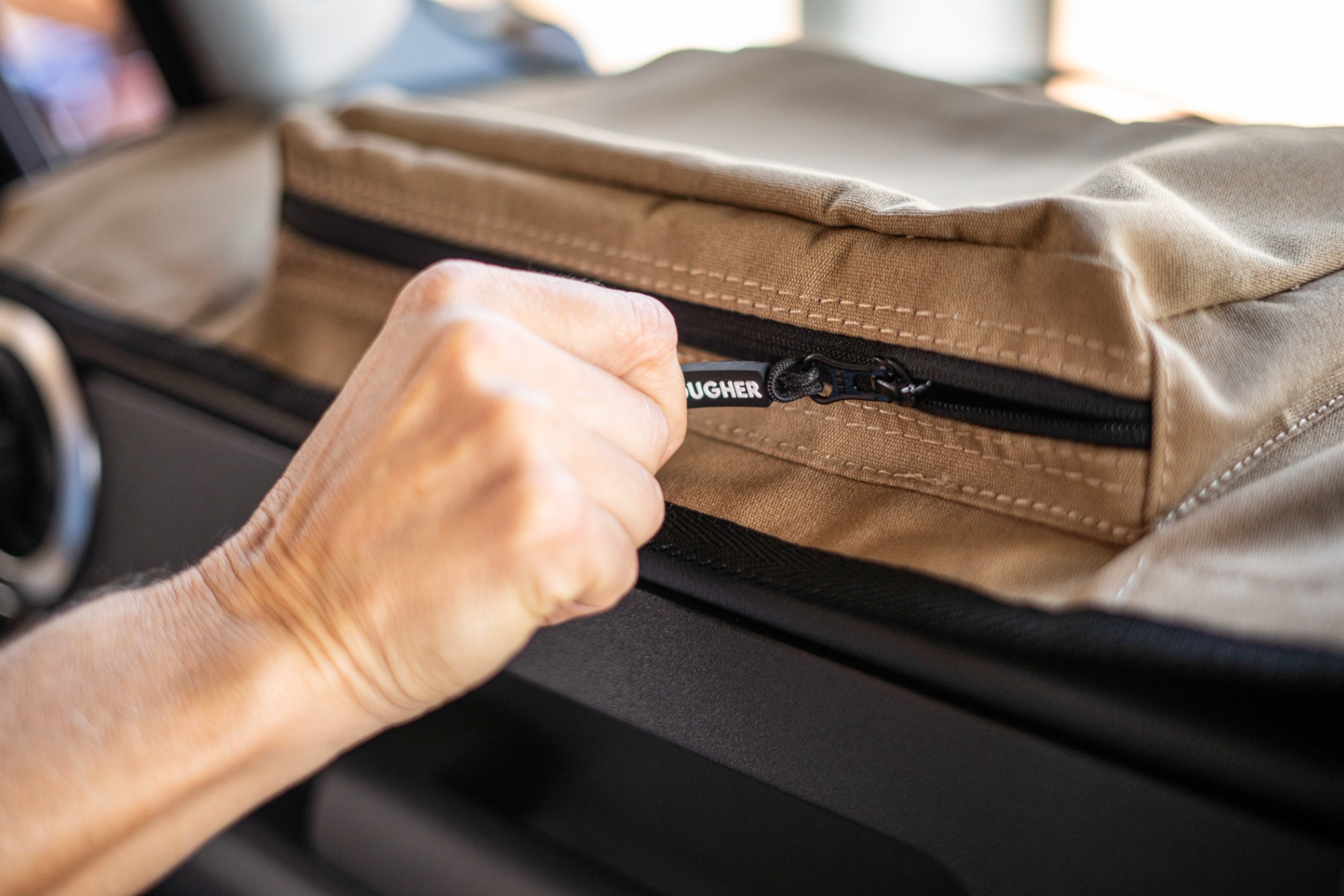 Stärkere Armaturenbrettabdeckung Ineos Grenadier-Light Khaki