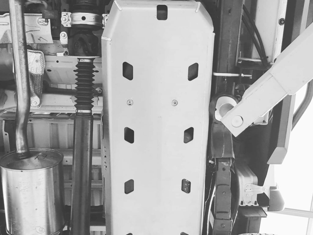 Gobi-X Toyota Hi Lux Revo Skidplate Kraftstofftank – Bild 2